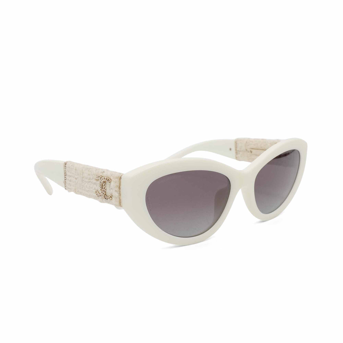 CHANELwhitecateyesunglasseswit 