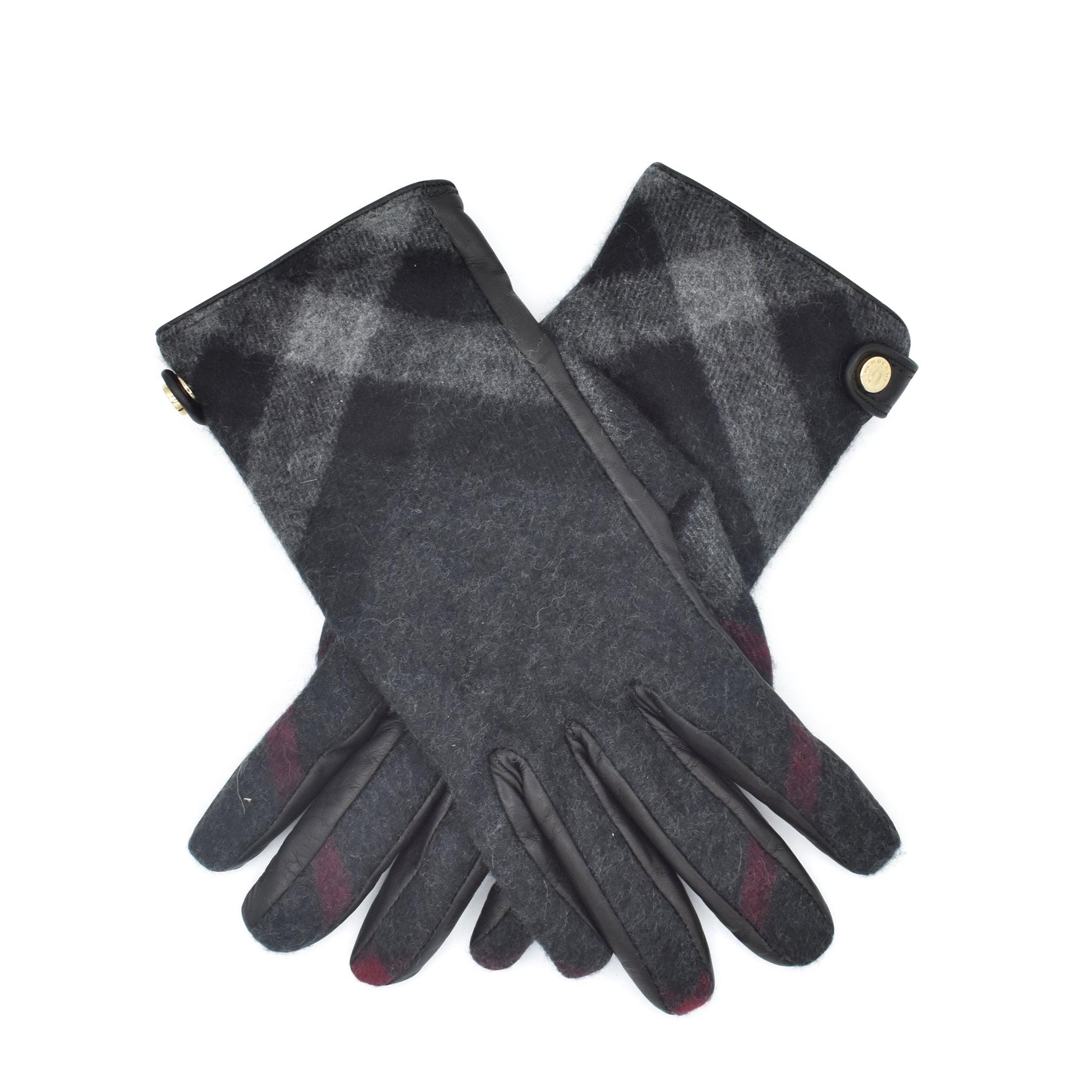 Burberry Gloves Fashionably Yours