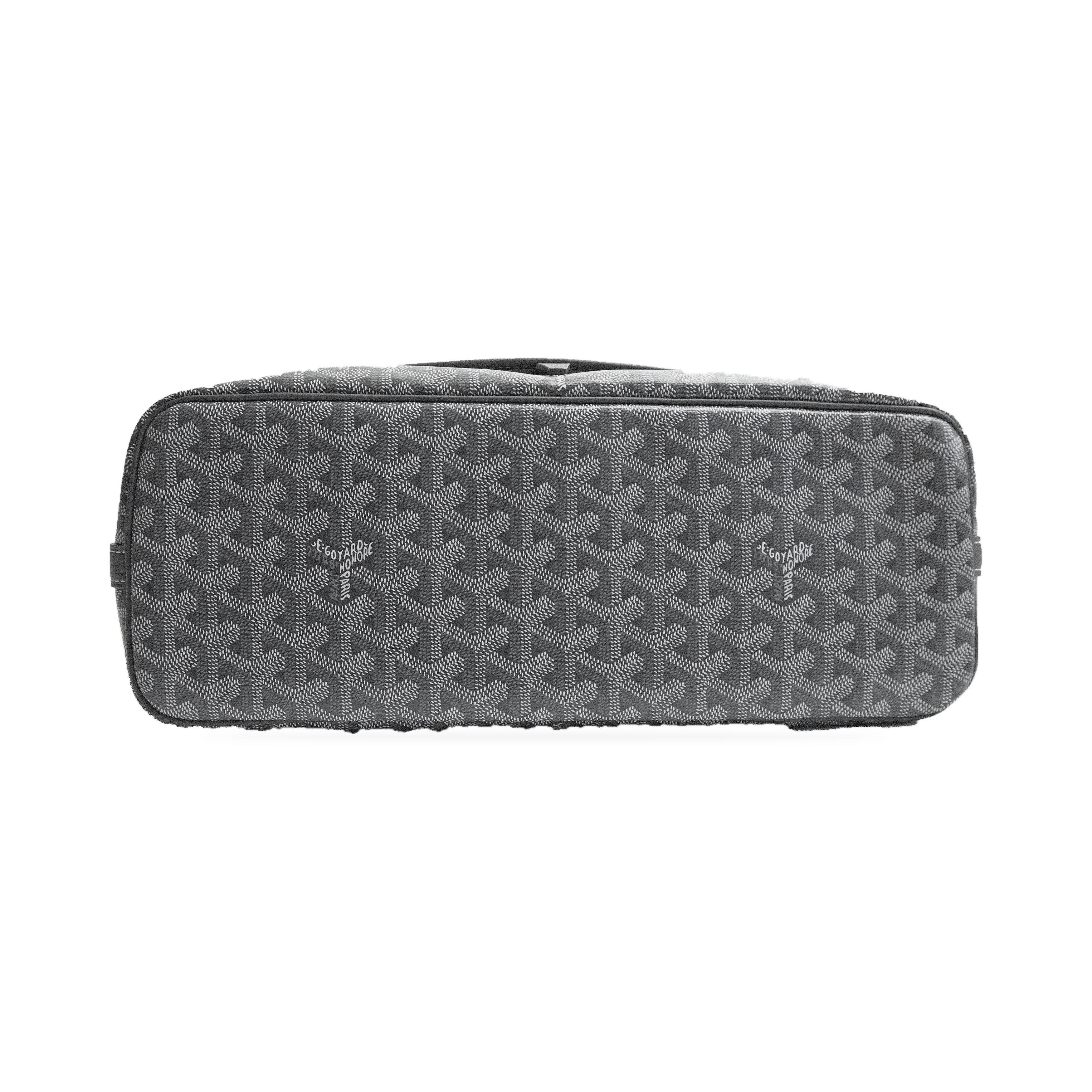 Goyard Capétien MM messenger bag in grey — bottom