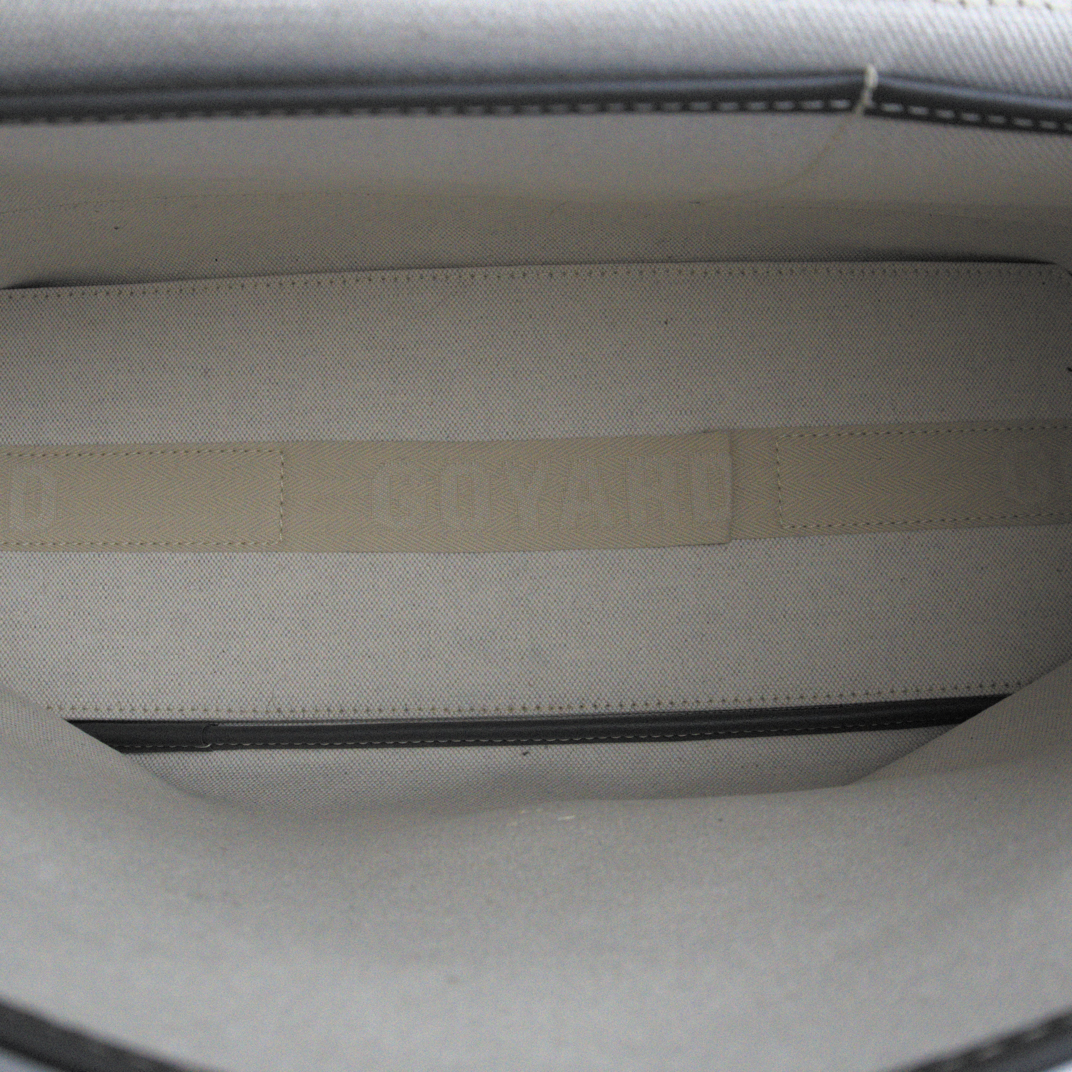 Goyard Capétien MM messenger bag in grey — interior detail