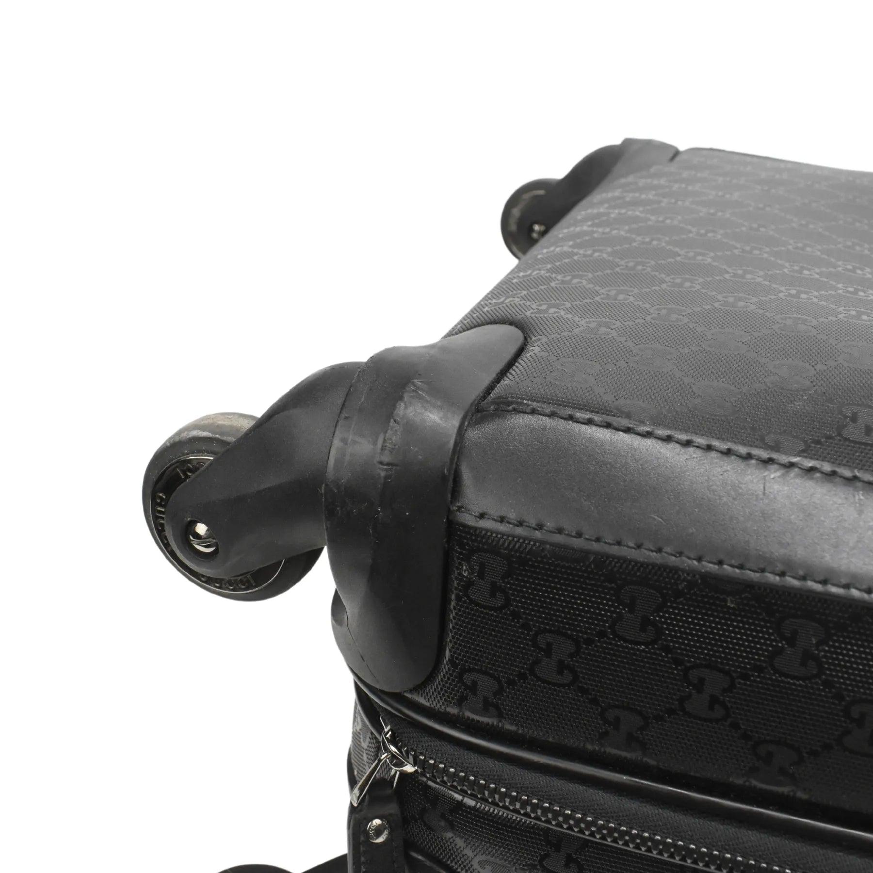 Gucci hand luggage shop