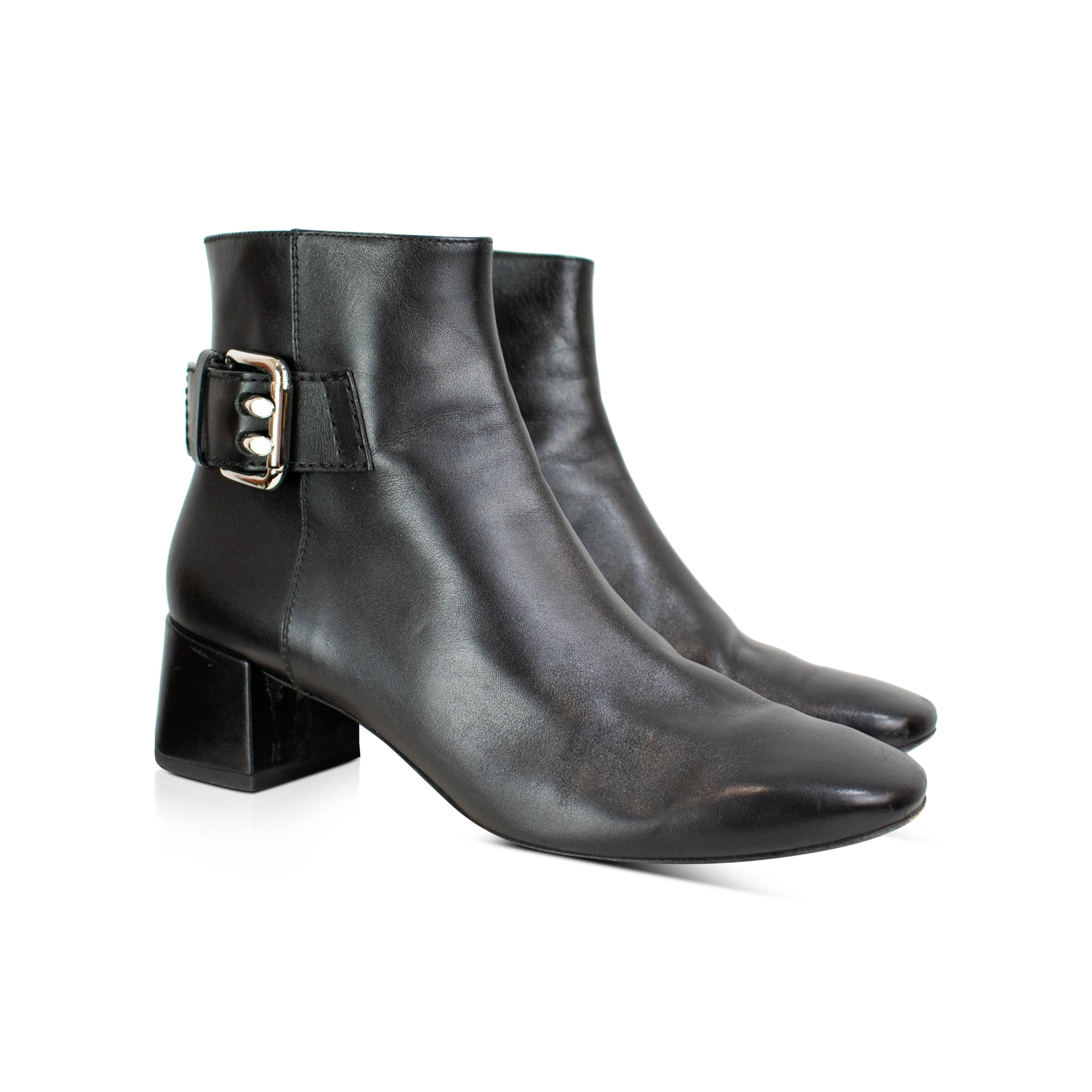 Tod's Ankle boots 38 – Fashionably Yours